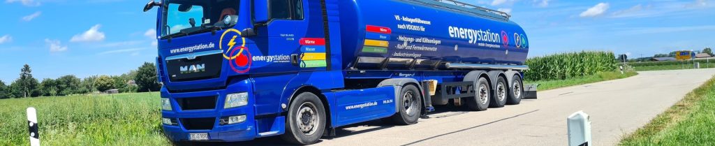 Lieferfahrzeug für Heizungswasser in großen Mengen mit Pumpe