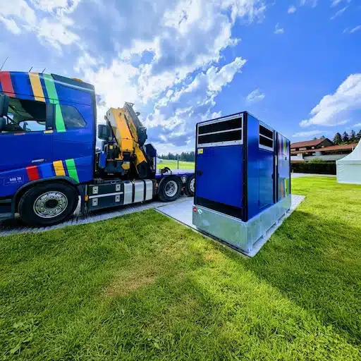 Lieferung Miet Stromaggregat mit Kran LKW